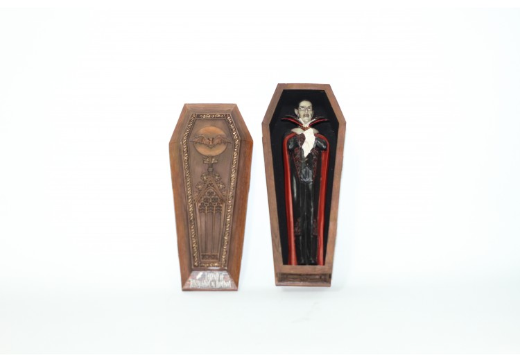 Sicriul lui Dracula suvenir din răşină